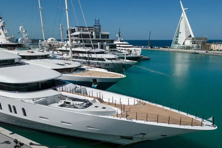 Comparing Private vs Shared Yacht Rentals in Jeddah