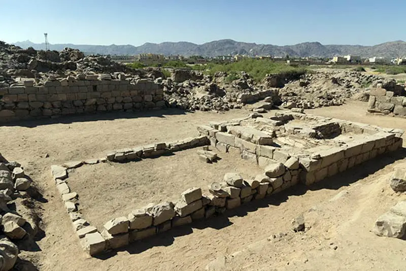 Al Ukhdood Archaeological Tour