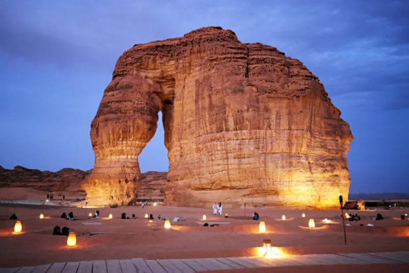 Elephant Rock & Old Town Tour in Hegra
