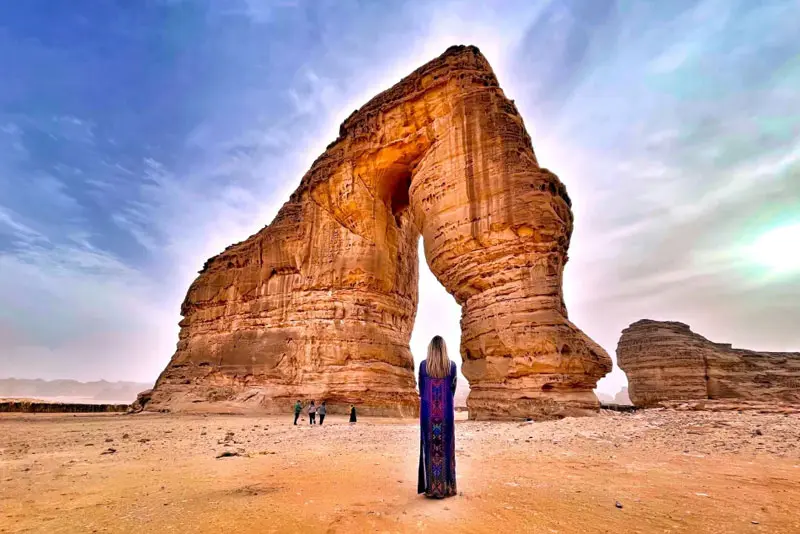 Elephant Rock & Old Town Tour in Hegra